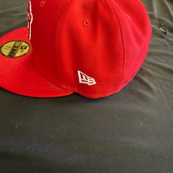 Brand new new era bears hat was a gift did not fit. - Picture 3 of 4